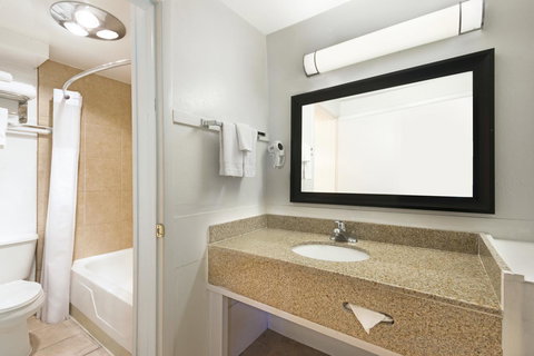 Knights Inn Las Vegas - Renee 15