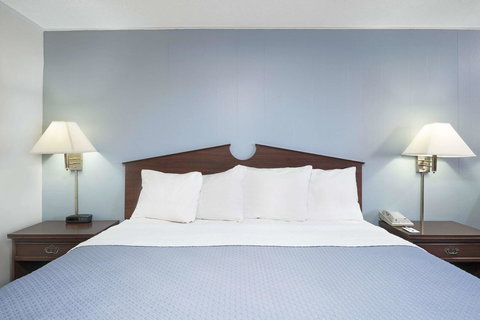 Knights Inn Las Vegas - Renee 19