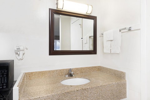 Knights Inn Las Vegas - Renee 14