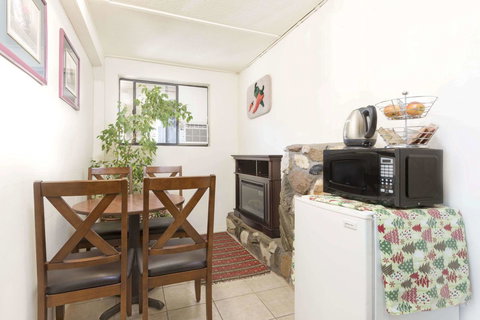 Knights Inn Las Vegas - Renee 20