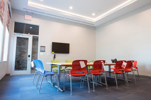 Aloft New York LaGuardia Airport - Renee 12