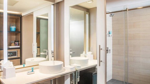 Aloft New York LaGuardia Airport - Renee 3