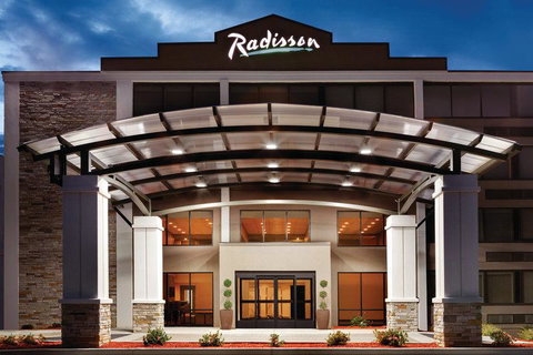 Radisson Hotel Charlotte Airport - Renee 0