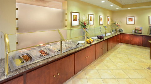 Holiday Inn Raleigh Durham Airport - Internet Find 13