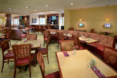 Holiday Inn Raleigh Durham Airport - Internet Find 22