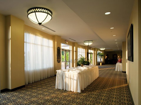 Holiday Inn Raleigh Durham Airport - Internet Find 16