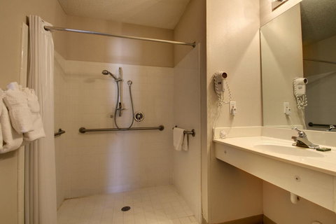 InTown Suites Extended Stay High Point NC - Renee 15