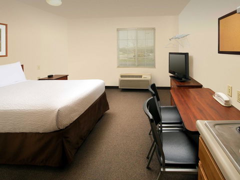 WoodSpring Suites Raleigh Apex - Renee 7