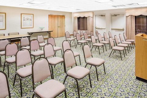 Wingate By Wyndham - Greenville - Renee 6