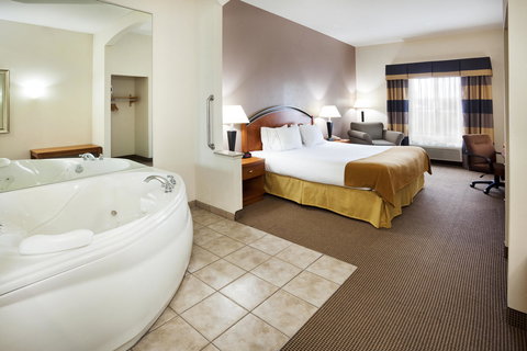 Holiday Inn Express Forest City - Renee 12