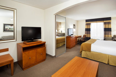 Holiday Inn Express Forest City - Renee 14
