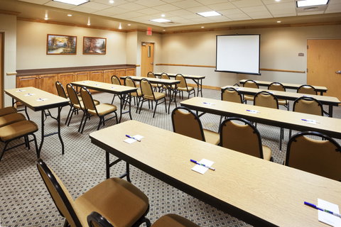 Holiday Inn Express Forest City - Renee 15