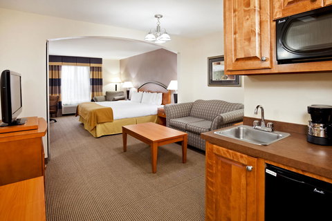 Holiday Inn Express Forest City - Renee 18
