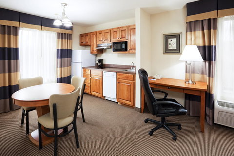 Holiday Inn Express Forest City - Renee 6