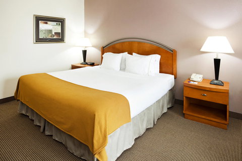 Holiday Inn Express Forest City - Renee 11