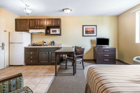 Suburban Extended Stay Hotel Camp Lejeune - Renee 12
