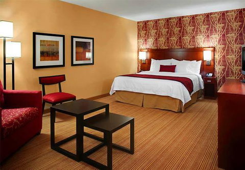 Courtyard Greenville - Renee 4