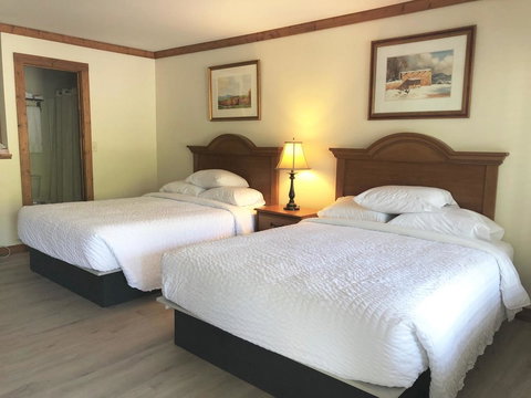 Cashiers Village Inn - Swimm 19