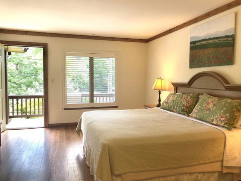 Cashiers Village Inn - Swimm 25