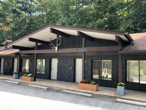 Cashiers Village Inn - Swimm 7