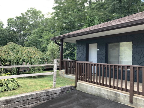 Cashiers Village Inn - Swimm 27