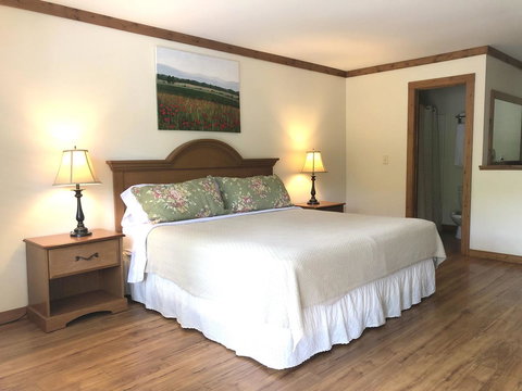 Cashiers Village Inn - Swimm 23