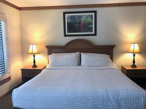Cashiers Village Inn - Swimm 21