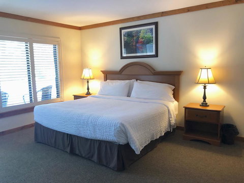 Cashiers Village Inn - Swimm 22