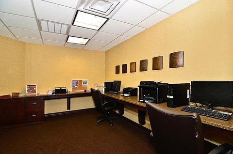 Hawthorn Suites By Wyndham Dickinson - Internet Find 23