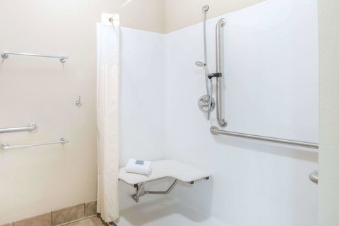 Hawthorn Suites By Wyndham Dickinson - Internet Find 35