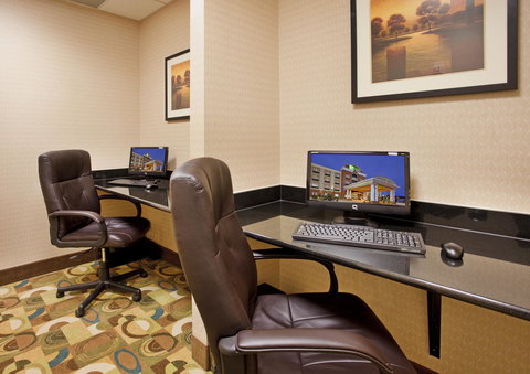 Holiday Inn Express Hotel & Suites Guthrie North Edmond - Renee 7