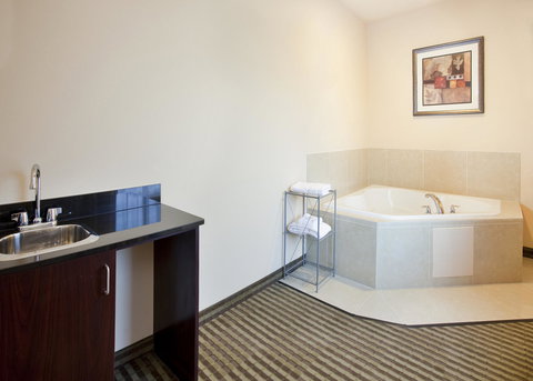 Holiday Inn Express Hotel & Suites Guthrie North Edmond - Renee 8