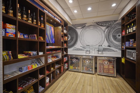 Hampton Inn & Suites Roseburg - Renee 4