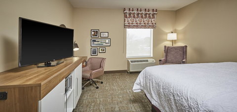 Hampton Inn & Suites Roseburg - Renee 22