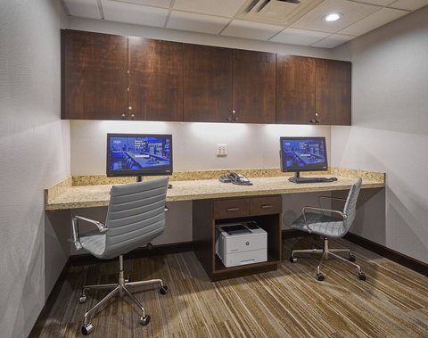 Hampton Inn & Suites Roseburg - Renee 6