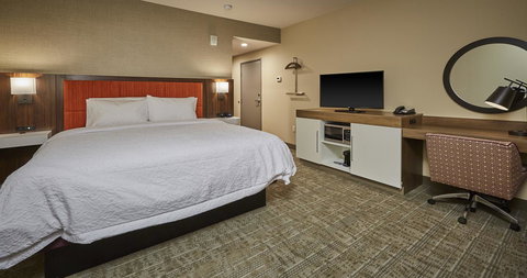 Hampton Inn & Suites Roseburg - Renee 15