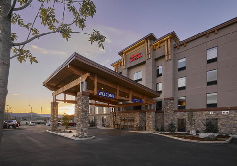 Hampton Inn & Suites Roseburg - Renee 5