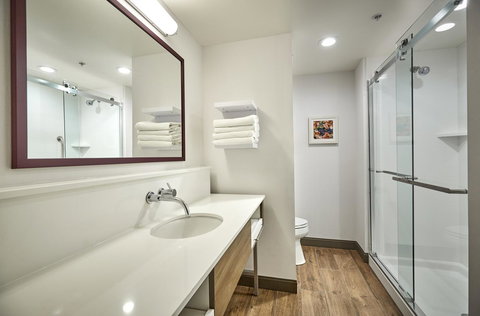 Hampton Inn & Suites Roseburg - Renee 29