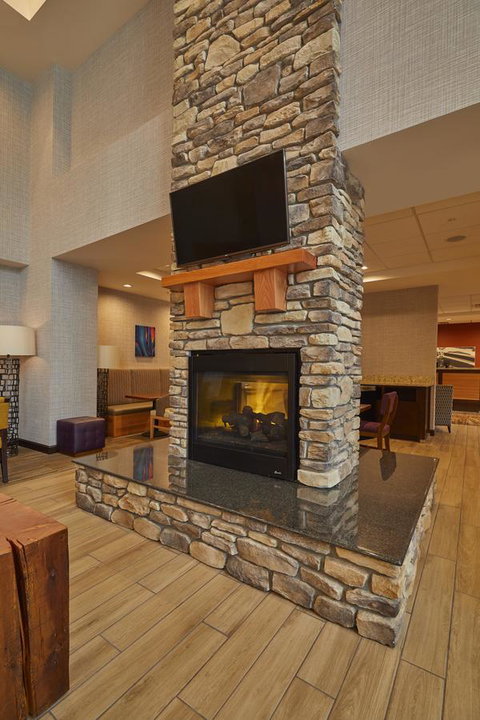 Hampton Inn & Suites Roseburg - Renee 2