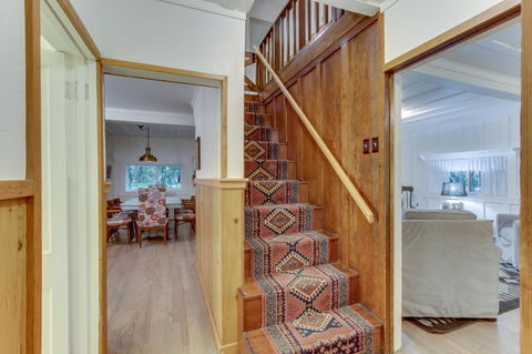 Renee's Log House - Internet Find 30