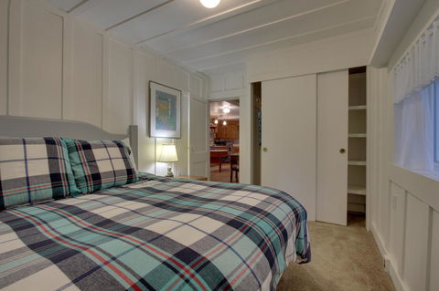 Renee's Log House - Internet Find 22