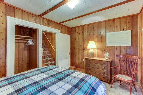 Renee's Log House - Internet Find 29