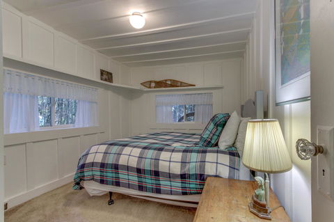 Renee's Log House - Internet Find 21