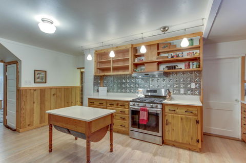 Renee's Log House - Internet Find 12