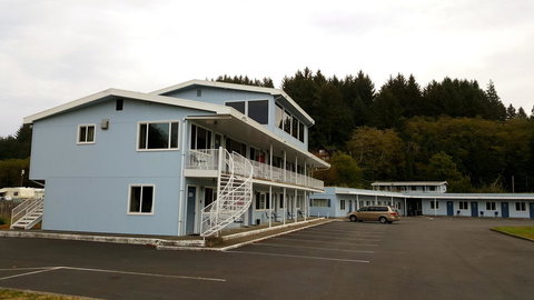 Winchester Bay Inn - Internet Find 12