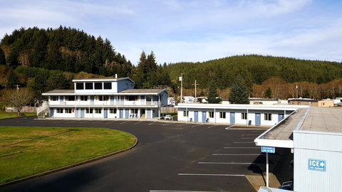 Winchester Bay Inn - Internet Find 4