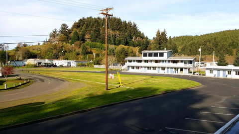 Winchester Bay Inn - Internet Find 5