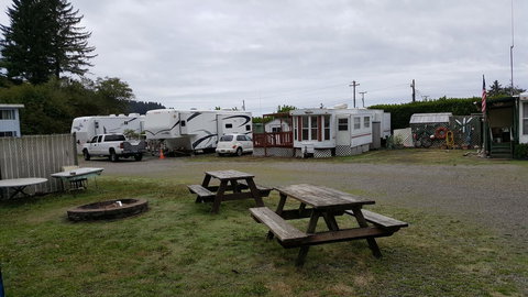 Winchester Bay Inn - Internet Find 17