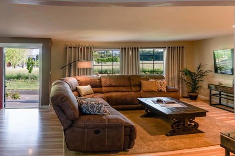 Racing Horse Ranch ~ FREE UNLIMITED GOLF!!! - Internet Find 28