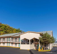 Howard Johnson by Wyndham Roseburg